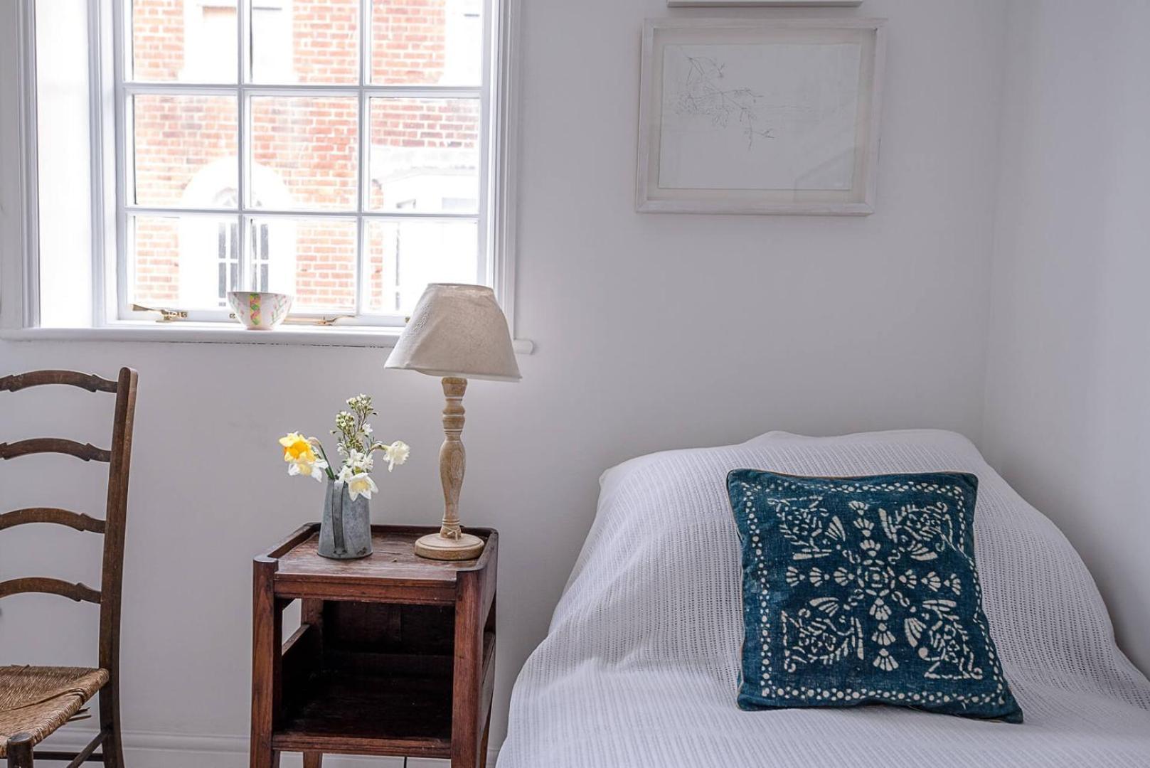 Art Cottage, Sunny Seaside In Aldeburgh