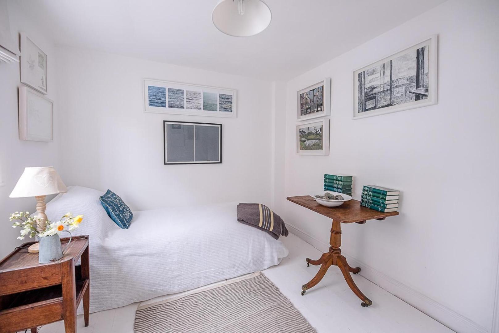 Art Cottage, Sunny Seaside In Holiday home *